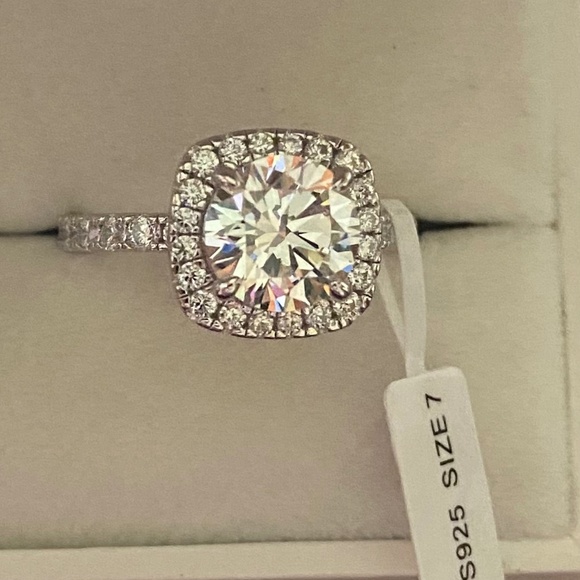 Ring - Picture 1 of 3